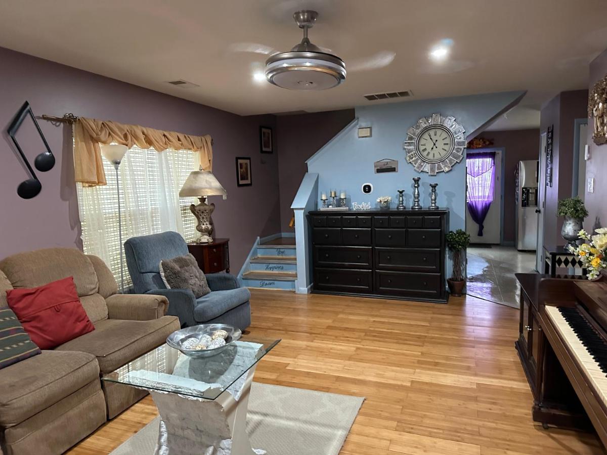 Colorful 3 Bedrooms Twin Home Near Center Philadelphia Exterior photo